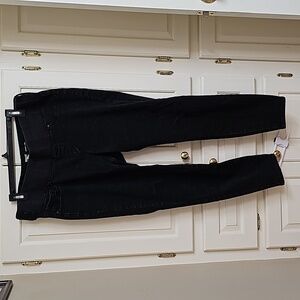 Signature gold Levi's maternity skinny black jeans. Size XL